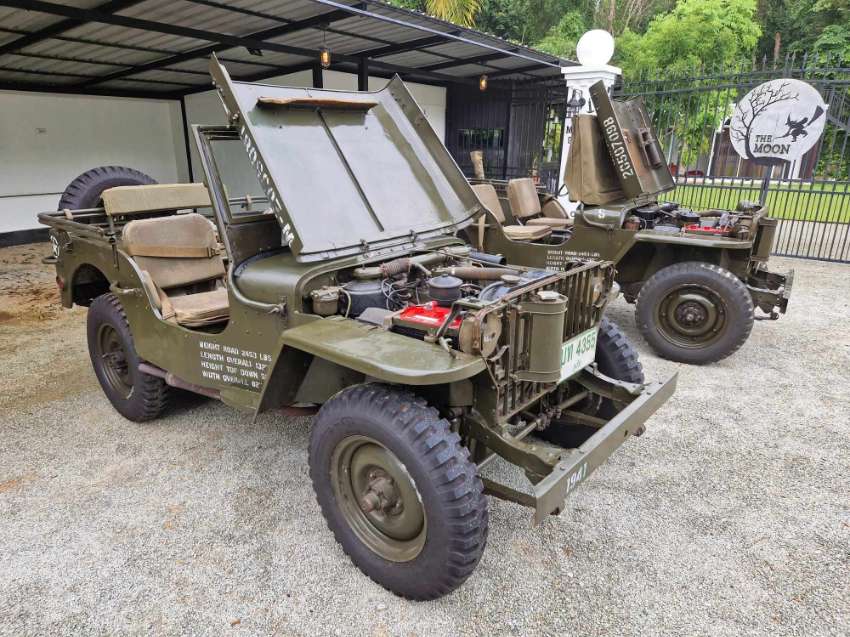 2 WW2 MB Willy Jeeps