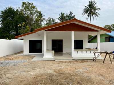 House with o 744 square meter land in Nong Plalai. 