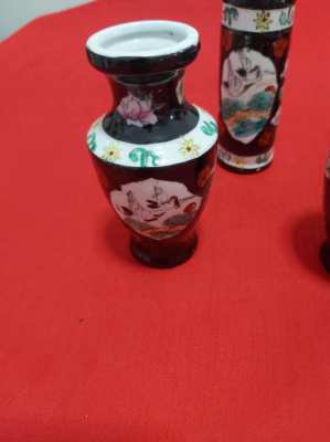 6 × Chinese vases showing cranes and flora in original box