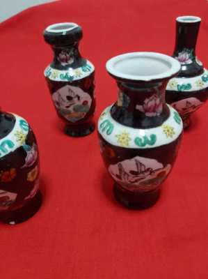 6 × Chinese vases showing cranes and flora in original box