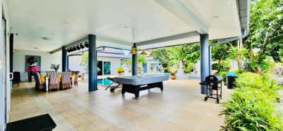 Luxury Pool Villa - Land area 1600 Sqm - 6 Bed - 5 Bath 