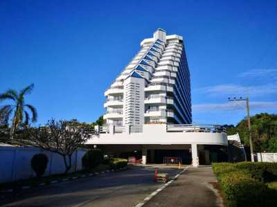 Sunset views from the 12th floor in Rayong Condochain - 895,000  THB