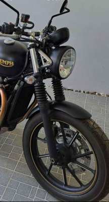 Triumph Street Twin Goldline Limited Edition 