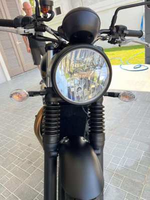 Triumph Street Twin Goldline Limited Edition 