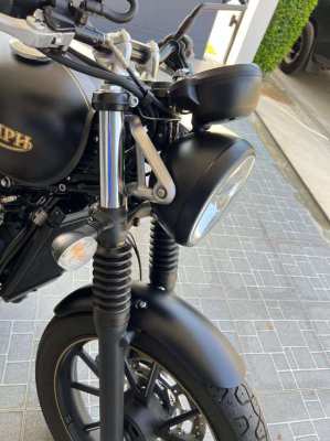 Triumph Street Twin Goldline Limited Edition 