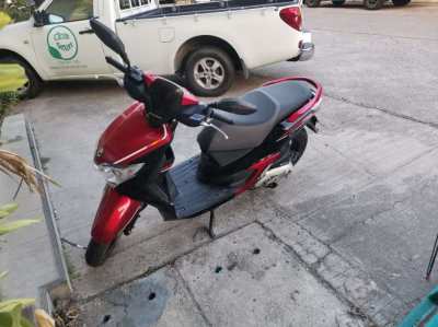 Motorcycle Honda Moove scooty good condition ready to ride with grreen