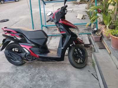 Motorcycle Honda Moove scooty good condition ready to ride with grreen