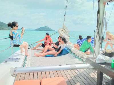 Sailing catamaran business