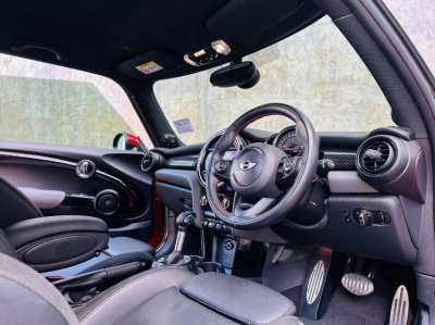 2016 MINI Cooper S John Cooper Works (JCW) Dress Up