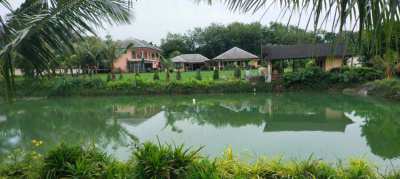 Villa w. swimming pool, garden, fish pond, undistruct. mountain view