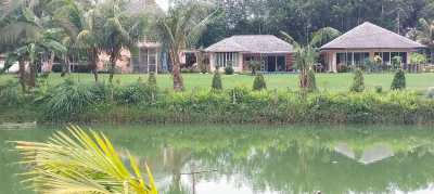 Villa w. swimming pool, garden, fish pond, undistruct. mountain view