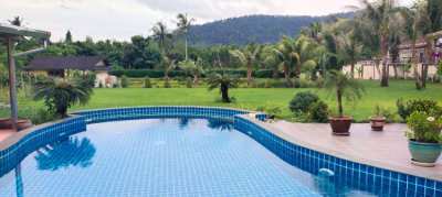 Villa w. swimming pool, garden, fish pond, undistruct. mountain view