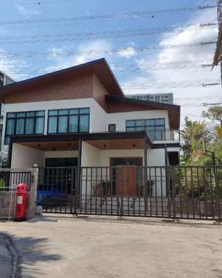 7 Bedroom House with 2400 Sqm of Space near Mueng Thong Thani for Sale