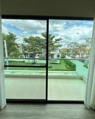 Spacious 4 Bedroom Detached House in Nonthaburi for Sale