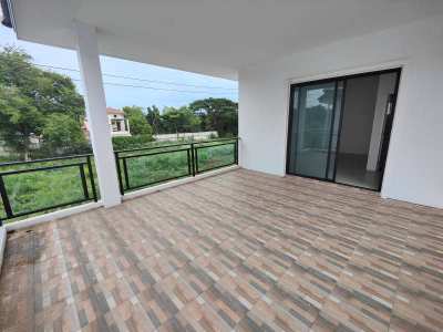 Unfurnished 2 Storey (Samor Phrong) 3 Bedroom  3 Bathroom  Pool Villa 