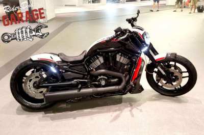 *SOLD* Harley Davidson Carbon Body White & RED Vrod Muscle 2012 