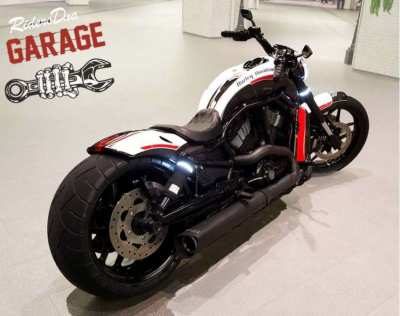 *SOLD* Harley Davidson Carbon Body White & RED Vrod Muscle 2012 