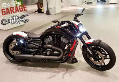 *SOLD* Harley Davidson Carbon Body White & RED Vrod Muscle 2012 