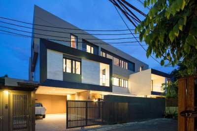 Modern House 3-story building with pool on sale special price 