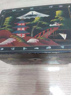 Vintage chinese laquerware trinket box 