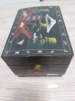 Vintage chinese laquerware trinket box 