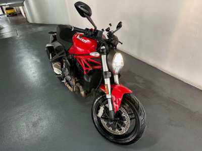 Ducati Monster 821 - 2019 - Very low mileage - like new - rare deal