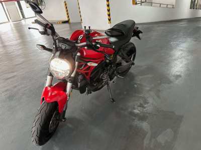 Ducati Monster 821 - 2019 - Very low mileage - like new - rare deal