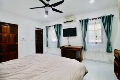 Pool Villa - 4 Bedroom - 4 Bath - Near Beach in Na Jomtien