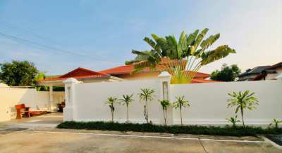 Pool Villa - 4 Bedroom - 4 Bath - Near Beach in Na Jomtien