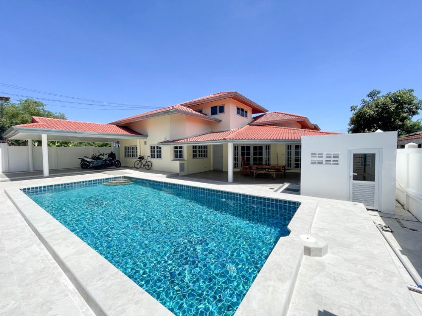 Pool Villa - 4 Bedroom - 4 Bath - Near Beach in Na Jomtien