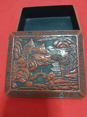 Chinese cinnibar laquer trinket box nice condition