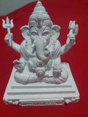 Lovely blanc de chine Ganesh statue in great condition