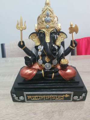 Massive statue of Ganesh in perfect condition