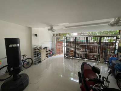 Zensiri MidTown Villa - Pattaya City Center