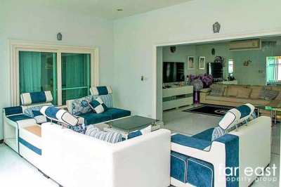 Majestic Residence Pool Villa For Sale With Tenant - Beachfront!