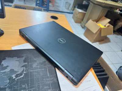 Dell Workstation Precision 3530  I7-8850H/16/512/15.6