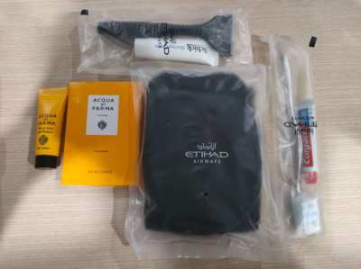 Etihad toiletry bag 