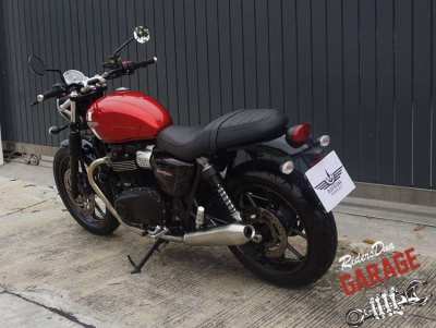 Nearly NEW Triumph 2016 Streettwin 900 T100 Only 3300Km Carnival Red