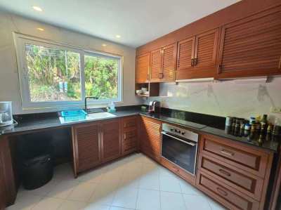 Stunning Renovated Townhouse Overlooking Patong