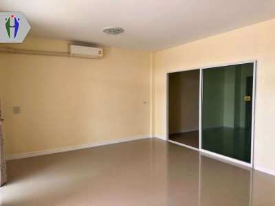 Townhouse 2 floors Close to Jomtien Beach for rent 17000 baht