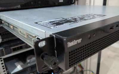 Lenovo ThinkServer RS160 + rack mount rails