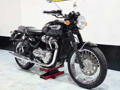 TRIUMPH BONNEVILLE T100 2017 BLACK : Low Milage