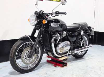 TRIUMPH BONNEVILLE T100 2017 BLACK : Low Milage