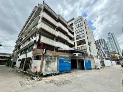 5 storey Building for sale in Sukhumvit Soi 16 (Owners Post)