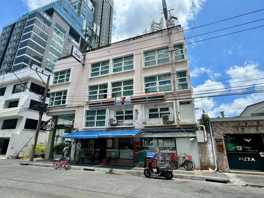 Hotel for Sale in Sukhumvit soi 11 ( Smart Suites) Owners Post