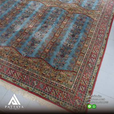 Large Persian carpet in very good condition