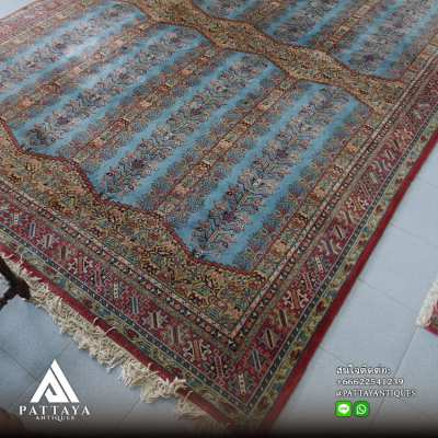 Large Persian carpet in very good condition