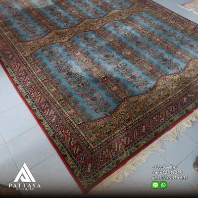 Large Persian carpet in very good condition