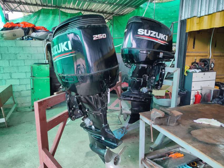 the Pair of Suzuki 250HP 4 stroke (1 good 1for repair) for SALE