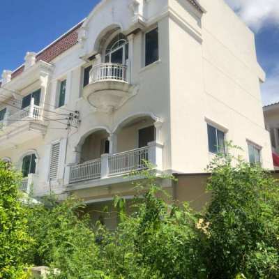 Direct Owner 3 Bedroom 3 Storey House in Bangkok for Sale